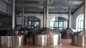 Quy trình sản xuất và chưng cất rượu cuốc lủi hạ thổ đạt chuẩn an toàn thực phẩm