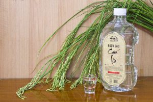 Can rượu gạo truyền thống Quảng Ninh Cuốc Lủi nấu từ nếp đặc sản