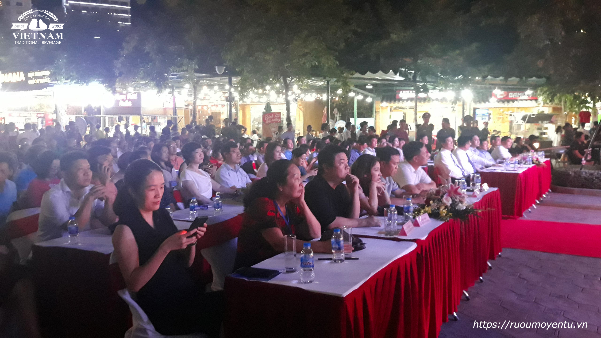 Các đại biểu tham dự Sự kiện tại Liên hoan ẩm thực Quảng Ninh 2020