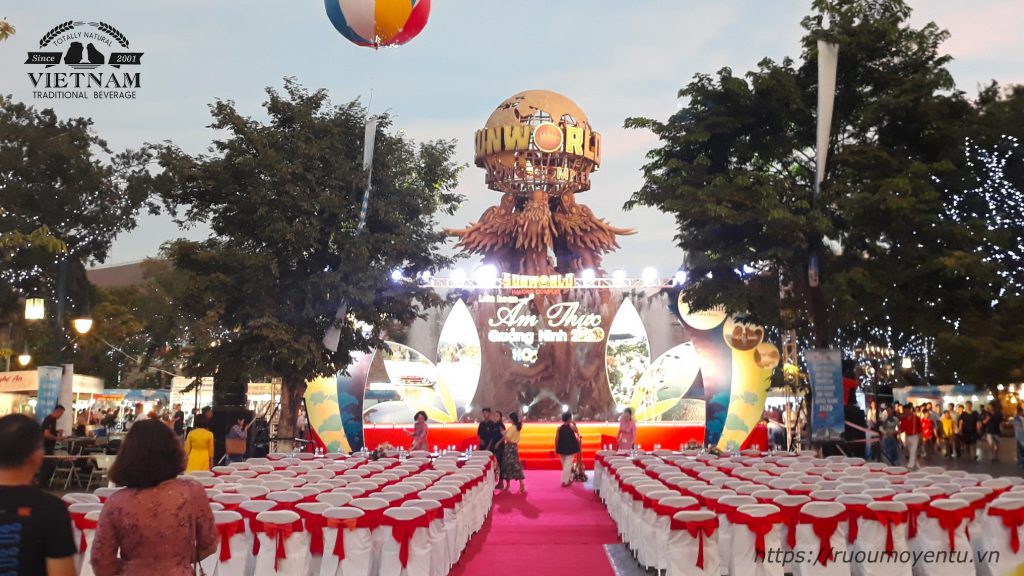 Sân khấu khai mạc Liên hoan ẩm thực Quảng Ninh 2020